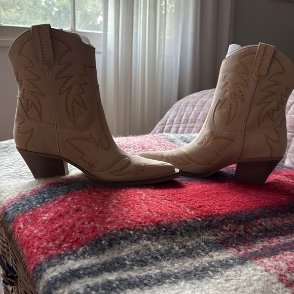 Dolce vita Tan Western Boots for Women - Picture 3 of 4